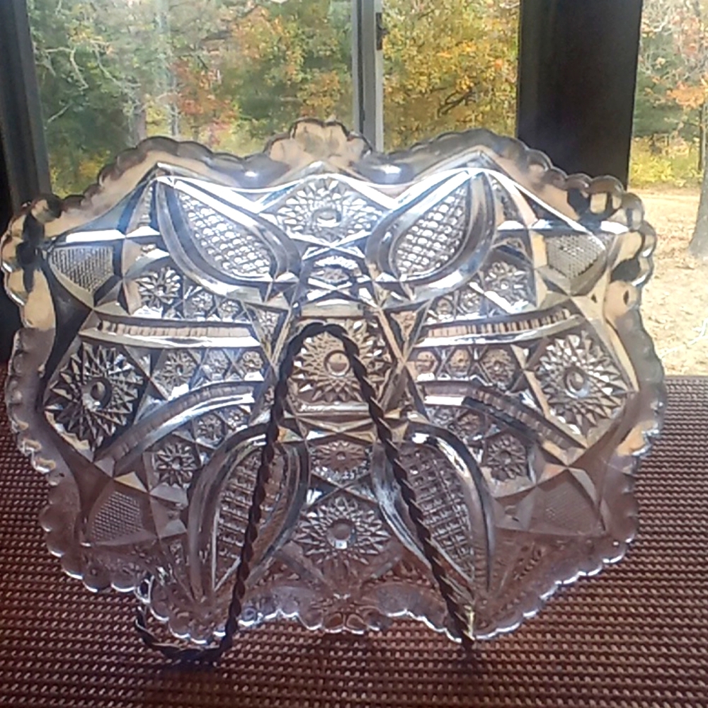 Vintage Indiana glass Elegant pressed glass clear serving bowl